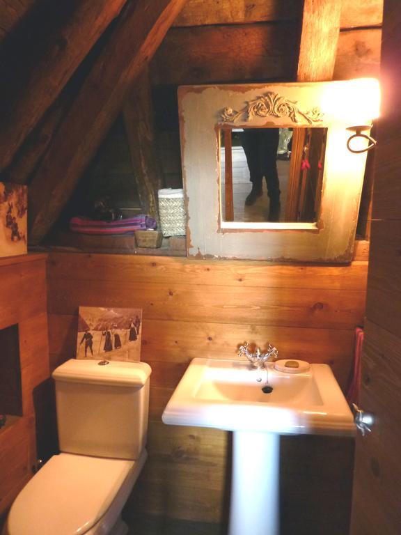 La Borda Del Zarrastiecho Villa Sallent De Gallego Ruang foto